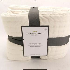 NWT Full/Queen Channel Stitch Velvet Quilt Cream - Threshold